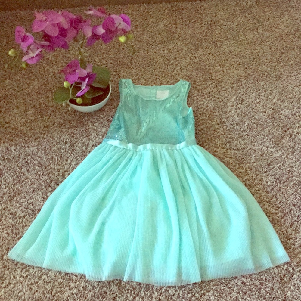 Light green dress
